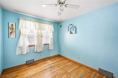 Bedroom - 250 E Manor Ave, Struthers, OH 44471 photo 2 of 6