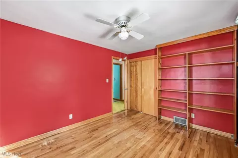 Bedroom - 250 E Manor Ave, Struthers, OH 44471 photo 5 of 6