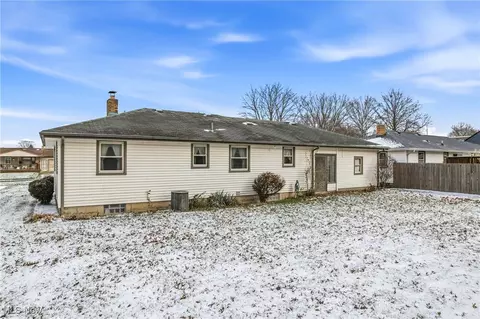 Exterior - 250 E Manor Ave, Struthers, OH 44471 photo 2 of 3
