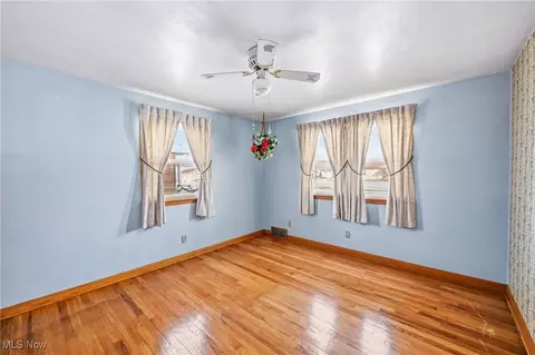 Bedroom - 250 E Manor Ave, Struthers, OH 44471 photo 4 of 6