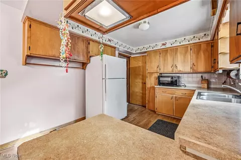 Kitchen - 250 E Manor Ave, Struthers, OH 44471 photo 3 of 3