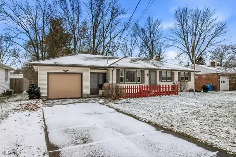 250 E Manor Ave, Struthers, OH 44471