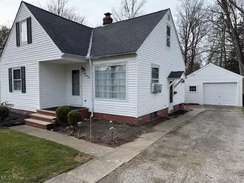 Exterior - 4712 Willoughcroft Rd, Willoughby, OH 44094 photo 1 of 2