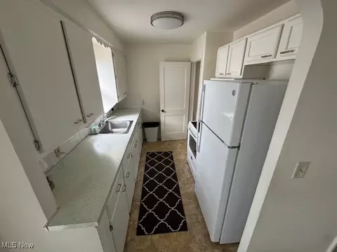 Kitchen - 4712 Willoughcroft Rd, Willoughby, OH 44094 photo 1 of 3