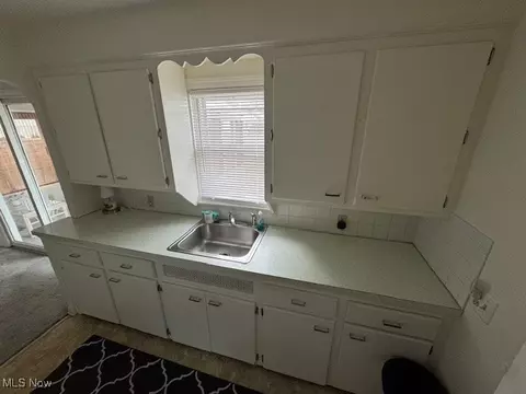 Kitchen - 4712 Willoughcroft Rd, Willoughby, OH 44094 photo 2 of 3
