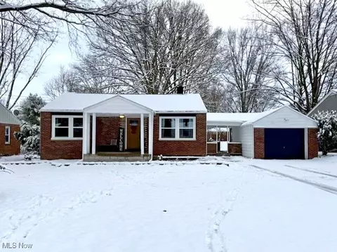 209 Mansell Dr, Liberty, OH 44505