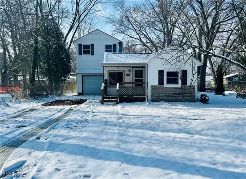 796 Rokeby Rd, Eastlake, OH 44095