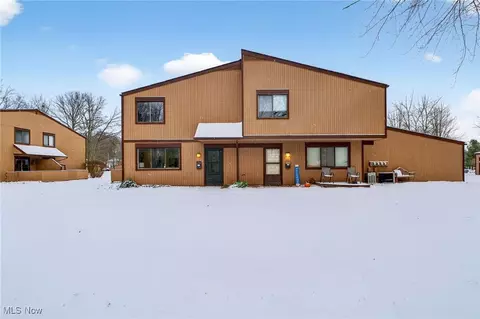 26645 Lake Of The Falls Blvd, Olmsted Falls, OH 44138