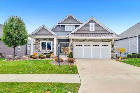 10153 Village Ln, Brecksville, OH 44141