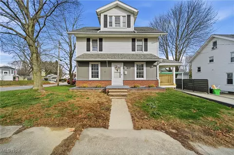437 Erie St, Barberton, OH 44203