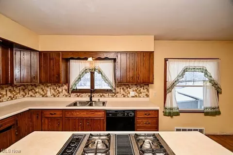 3064 Diamond St NE, Canton, OH 44721 photo 18