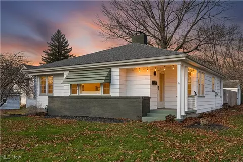 122 W Friend St, Columbiana, OH 44408