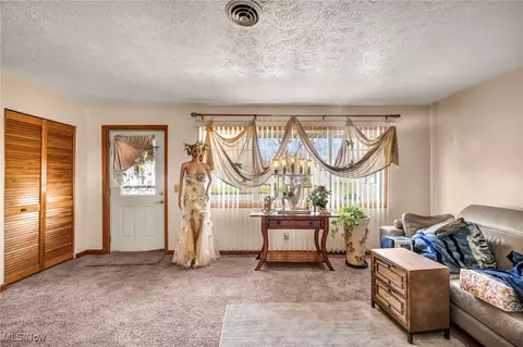 2208 Willowrow Ave NE, Canton, OH 44705 photo 9