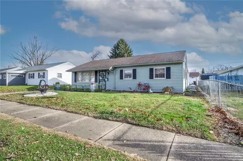 2208 Willowrow Ave NE, Canton, OH 44705 photo 3
