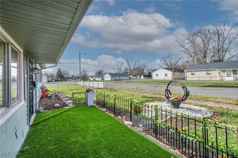 2208 Willowrow Ave NE, Canton, OH 44705 photo 6