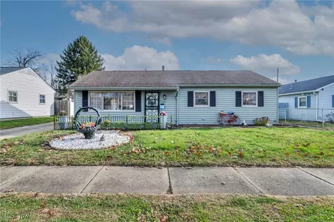2208 Willowrow Ave NE, Canton, OH 44705
