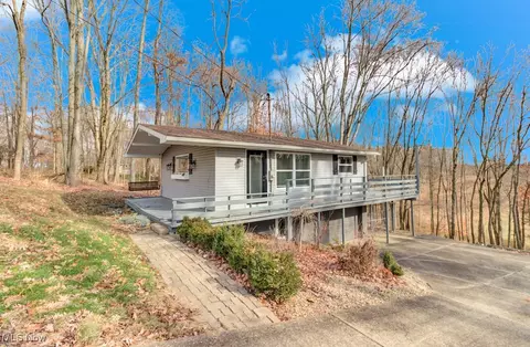 29 Manito Trl, Malvern, OH 44644