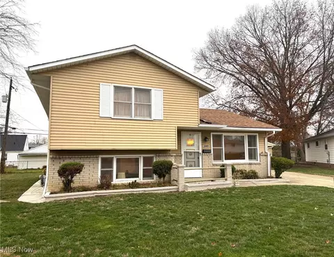 24451 Deanna Ct, Euclid, OH 44123