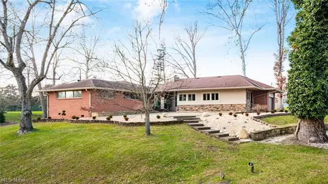 2835 West Dr, Zanesville, OH 43701