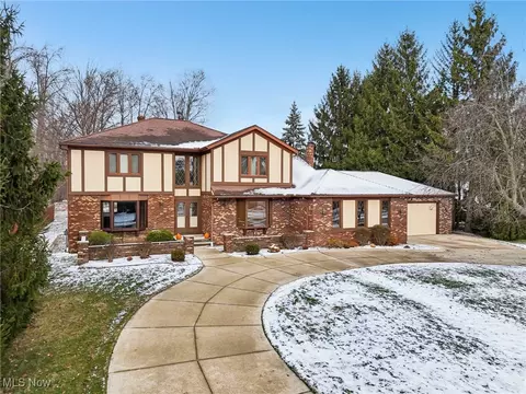 4450 Sir Robert Ave, North Royalton, OH 44133