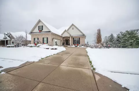 1313 Fairway Dr NE, New Philadelphia, OH 44663