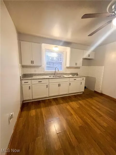 Entry Way - 1633 Everett Ave, Youngstown, OH 44514 photo 2 of 2