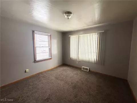 Bedroom - 1633 Everett Ave, Youngstown, OH 44514 photo 2 of 4
