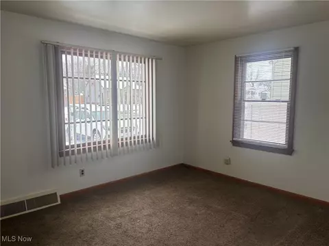 Living - 1633 Everett Ave, Youngstown, OH 44514 photo 1 of 1