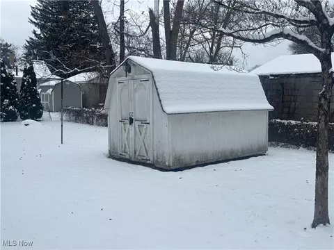 Exterior - 1633 Everett Ave, Youngstown, OH 44514 photo 2 of 3