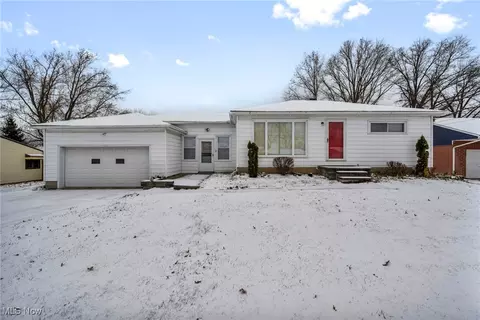 38271 Hurricane Dr, Willoughby, OH 44094