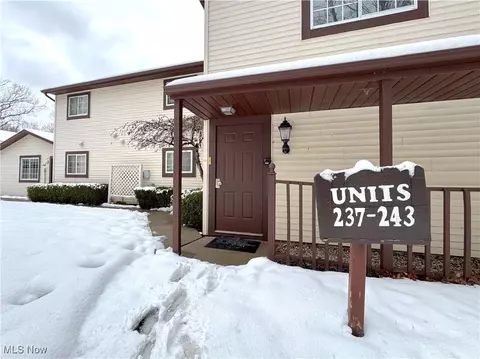 237 Greenbriar Ct, Euclid, OH 44143
