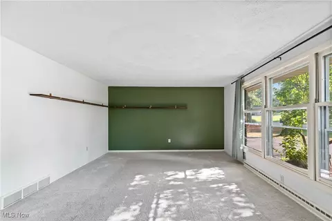 Living - 515 Oneida Ave NW, Canton, OH 44708 photo 2 of 4