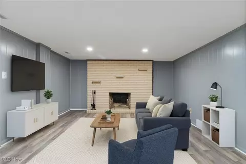 Living - 515 Oneida Ave NW, Canton, OH 44708 photo 3 of 4