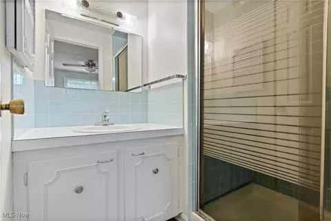 Bath - 515 Oneida Ave NW, Canton, OH 44708 photo 1 of 2