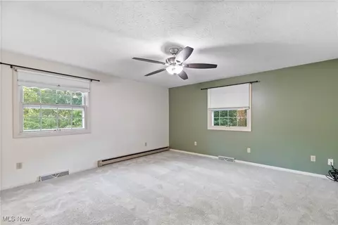 Bedroom - 515 Oneida Ave NW, Canton, OH 44708 photo 2 of 10