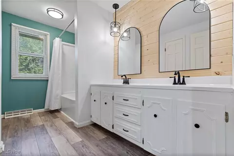 Bath - 515 Oneida Ave NW, Canton, OH 44708 photo 2 of 2
