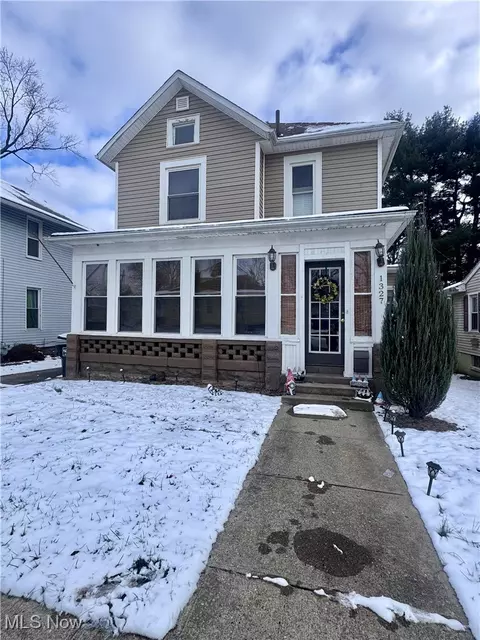 1327 Elm St, Cambridge, OH 43725