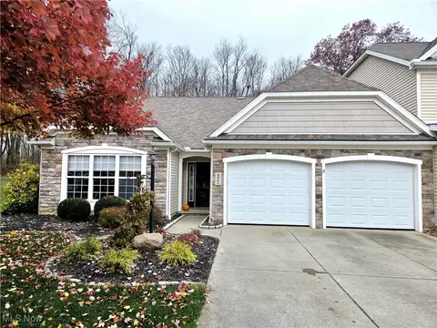 3451 River Rock Dr, Cuyahoga Falls, OH 44223