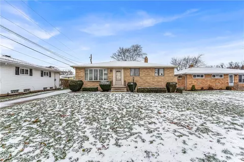 9924 Valley Forge Dr, Parma Heights, OH 44130