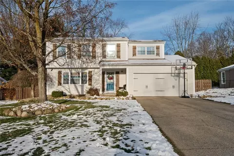 256 High Point Cir, Tallmadge, OH 44278