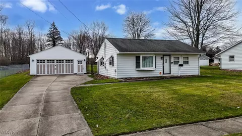 638 Cedar St, Medina, OH 44256