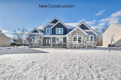 3254 Woodstone Ln, Avon, OH 44011