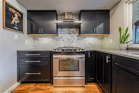 Kitchen - 1242 Culpepper Dr, Akron, OH 44313 photo 6 of 7