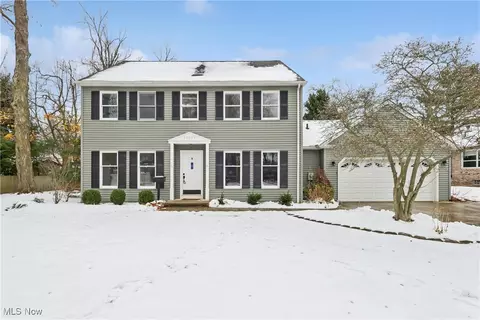 29603 Electric Dr, Bay Village, OH 44140