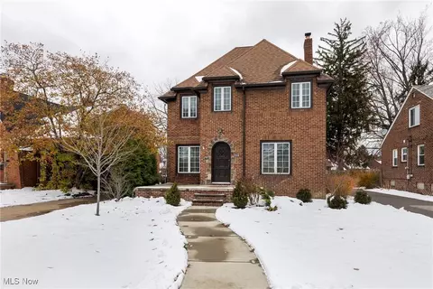 15518 Lydian Ave, Cleveland, OH 44111