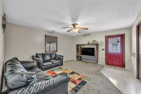Living - 113 Coronado Ct, Elyria, OH 44035 photo 1 of 4