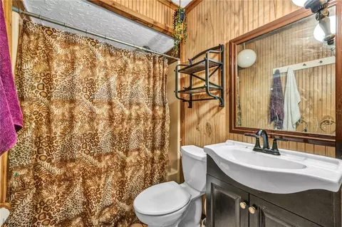 Bath - 113 Coronado Ct, Elyria, OH 44035 photo 1 of 2