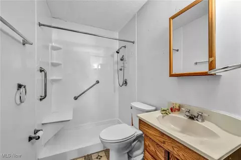 Bath - 113 Coronado Ct, Elyria, OH 44035 photo 2 of 2