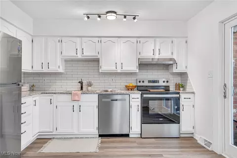 37366 Euclid Ave, Willoughby, OH 44094 photo 9