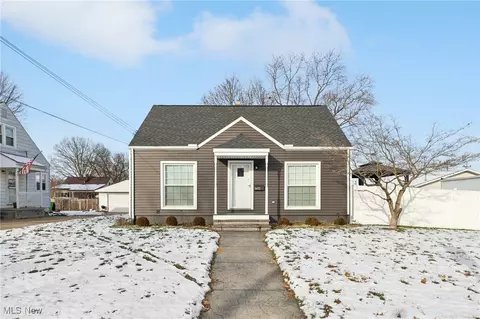 1413 Ries St, Barberton, OH 44203